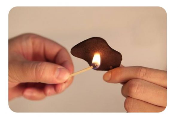 چرم را برای تست آتش بزنید